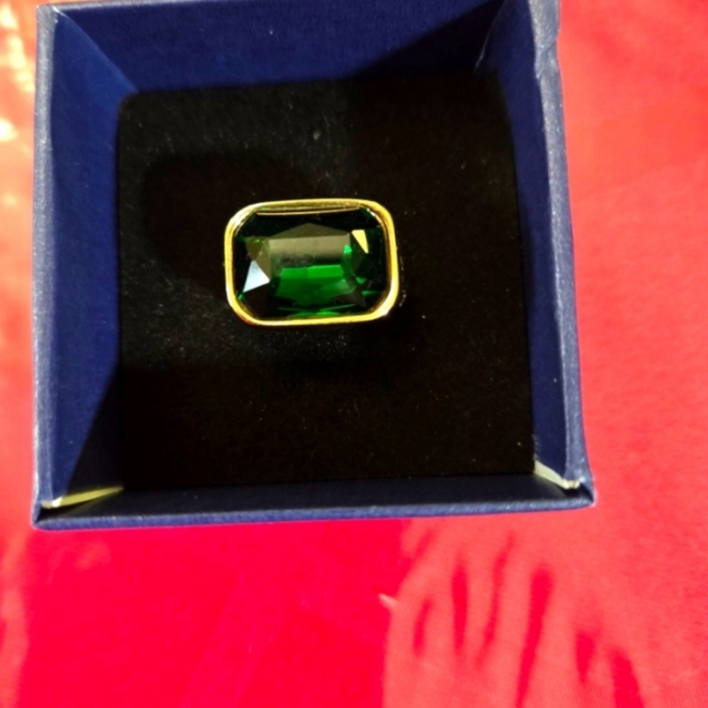Ring Emerald Green Color Gold Plated Over Stainless Steel Ring - Picture 3 of 9